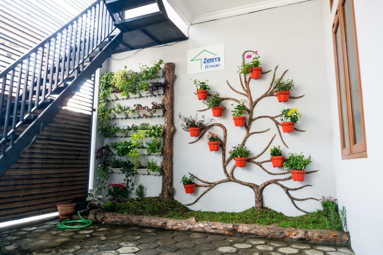 Hotel Zenrra House Bandung Exterior foto
