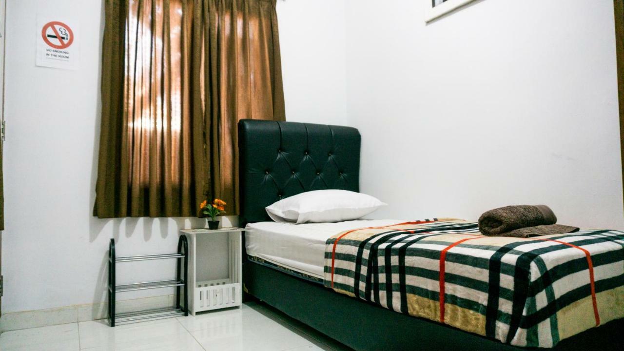 Hotel Zenrra House Bandung Exterior foto